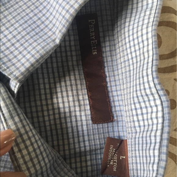 Perry Ellis Short Button Down - Picture 5 of 5